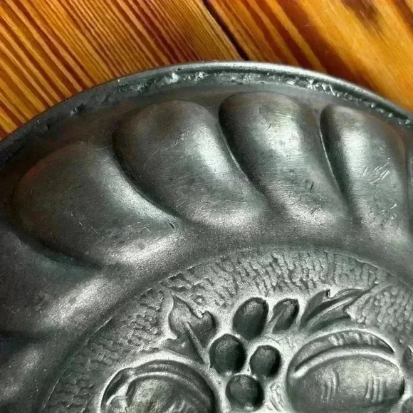 Pewter Fruit Plate Repousse Reproduction From 18th Century...Vintage - Picture 6 of 7